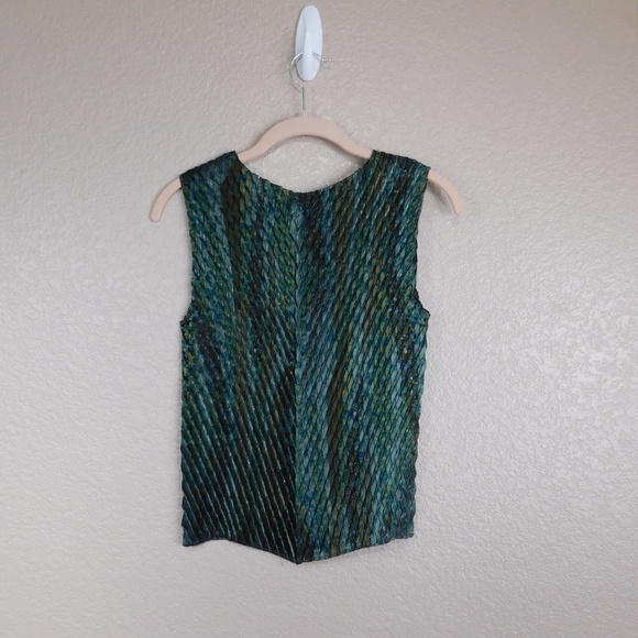 Nicola Green/Multi Accordion Pleat Sleeveless Top - Picture 2 of 4